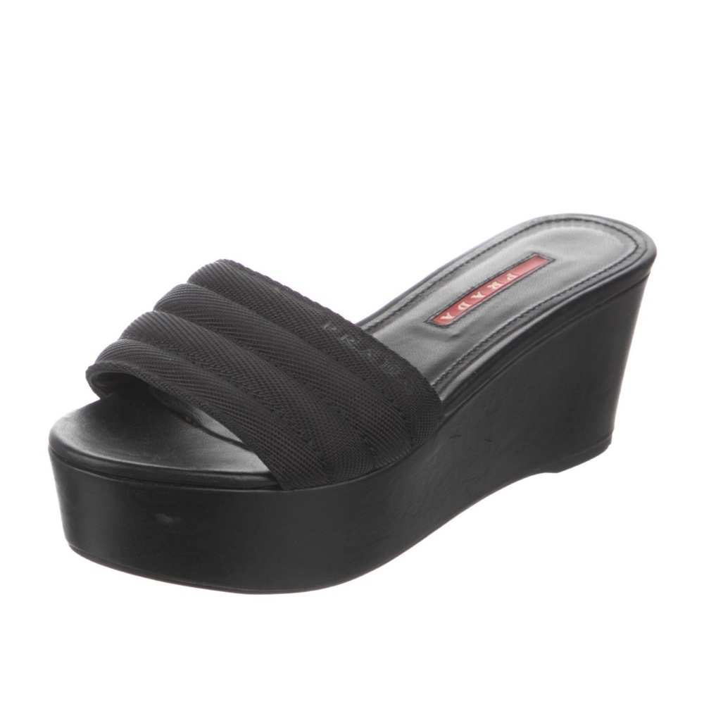 Prada Sport Leather Slides
•   Black
•   Platform
Comfortable & stylish